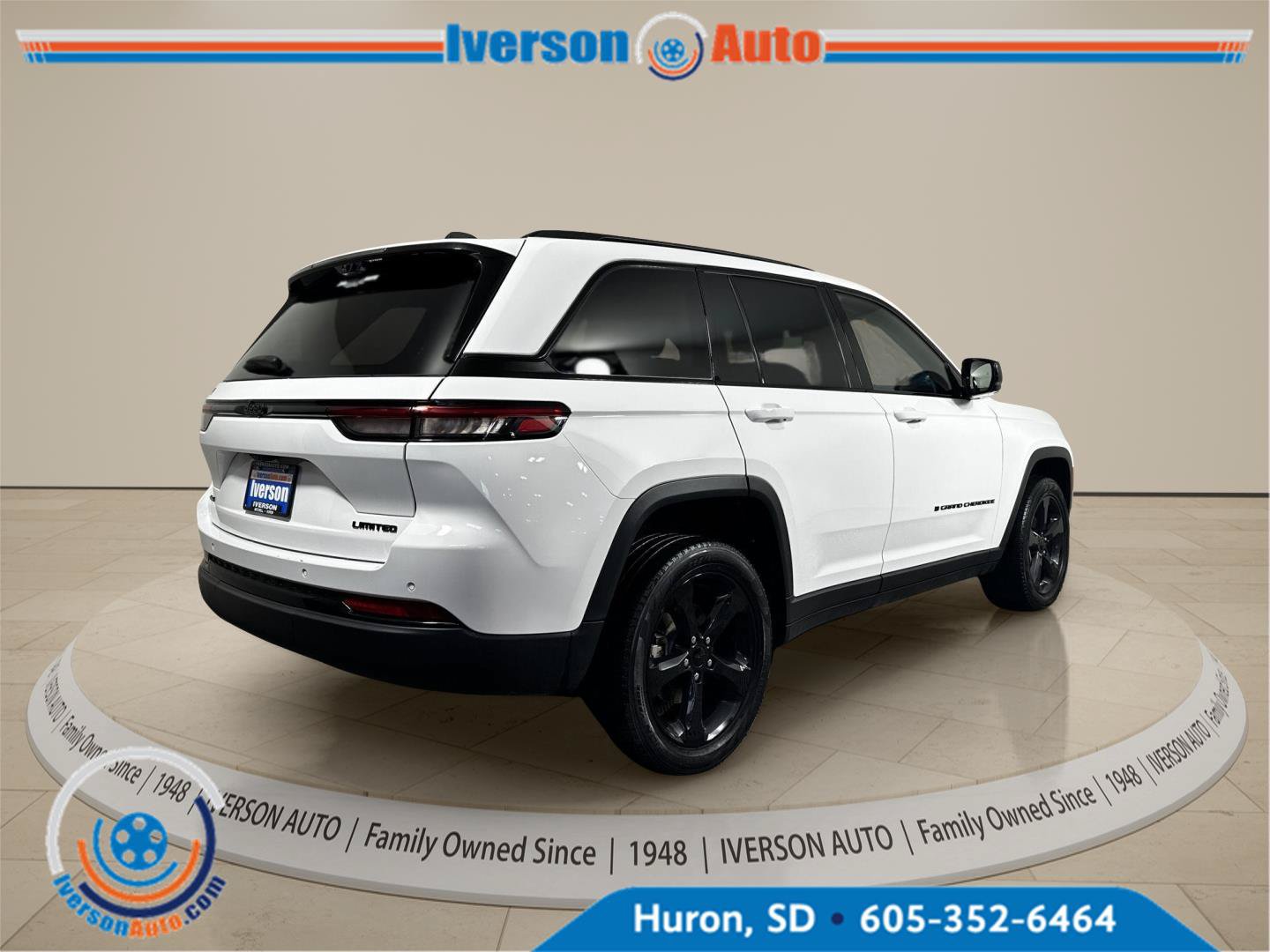 Used 2023 Jeep Grand Cherokee Limited w/ Luxury Tech Group II AWD/4WD image 9