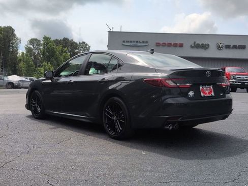 Used 2025 Toyota Camry SE w/ Convenience Package FWD image 5