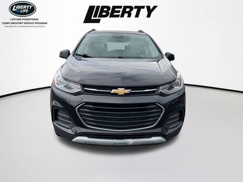 Used 2020 Chevrolet Trax LT w/ LT Convenience Package image 9