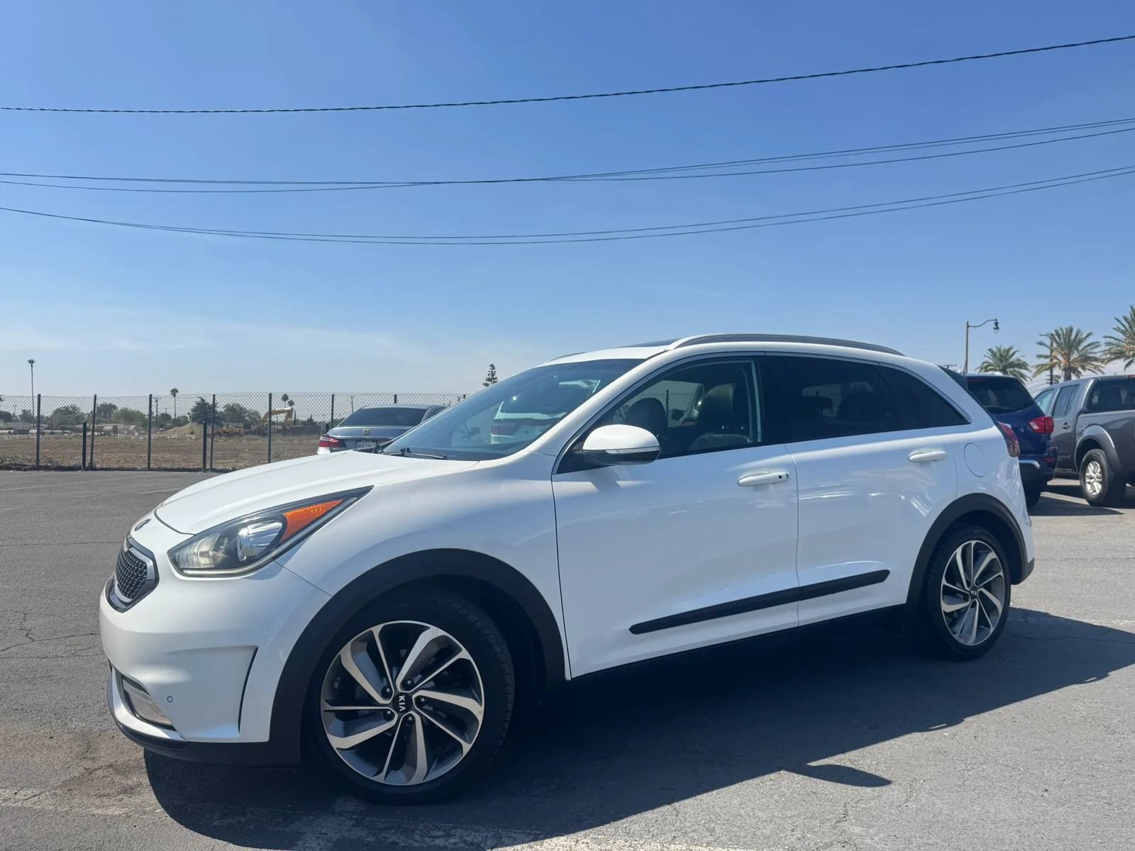 Used 2017 Kia Niro Touring w/ Advanced Technology Package FWD image 2