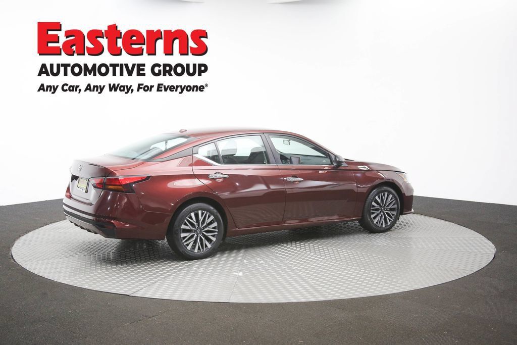 Used 2025 Nissan Altima 2.5 SV FWD image 40