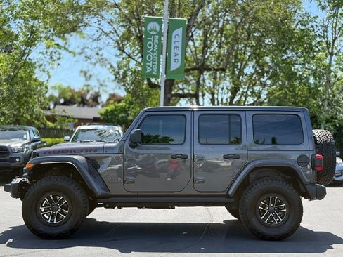 Used 2025 Jeep Wrangler Unlimited Rubicon AWD/4WD image 2