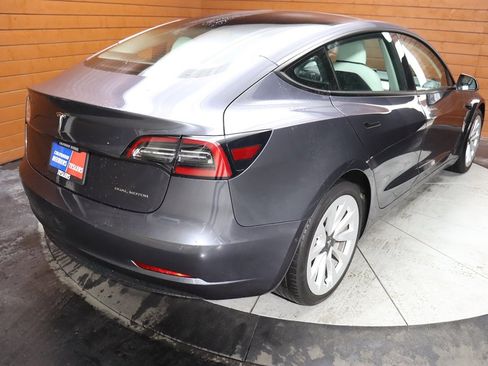 Used 2022 Tesla Model 3 image 17