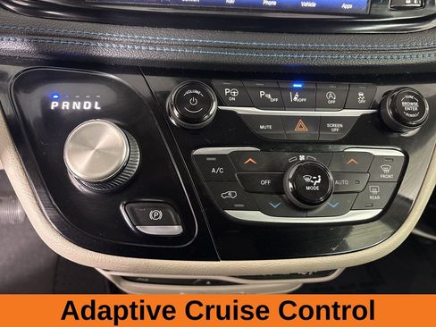 Used 2021 Chrysler Pacifica Touring-L w/ Uconnect Theater Family Group image 20