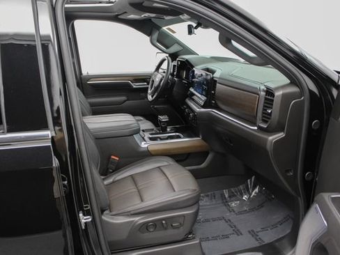Used 2025 Chevrolet Silverado 1500 High Country w/ High Country Premium Package AWD/4WD image 25