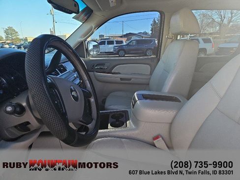 Used 2007 Chevrolet Suburban LT w/ LT Preferred Equipment Group image 11