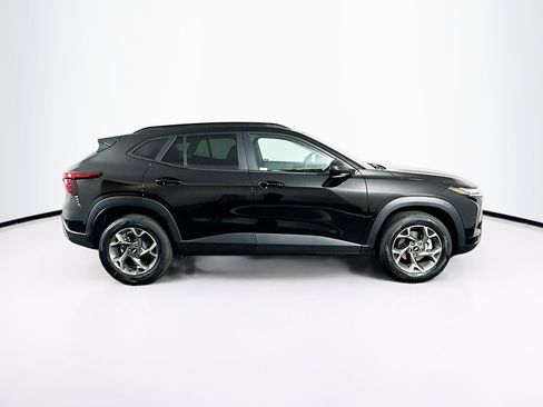 Used 2025 Chevrolet Trax LT w/ LT Convenience Package image 10