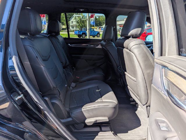 Used 2024 Cadillac XT6 Premium Luxury w/ Platinum Package AWD/4WD image 17