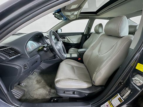 Used 2011 Toyota Camry SE image 13