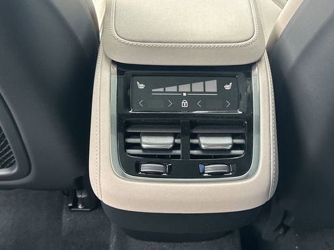 New 2026 Volvo XC90 B6 Plus w/ Protection Package Premier image 15
