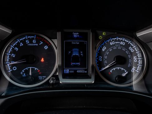 Used 2021 Toyota Tacoma SR5 RWD image 19