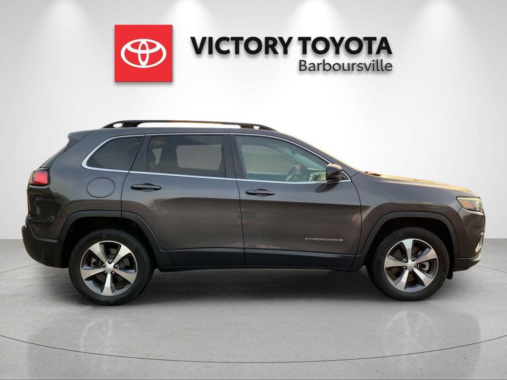 Used 2022 Jeep Cherokee Limited AWD/4WD image 6