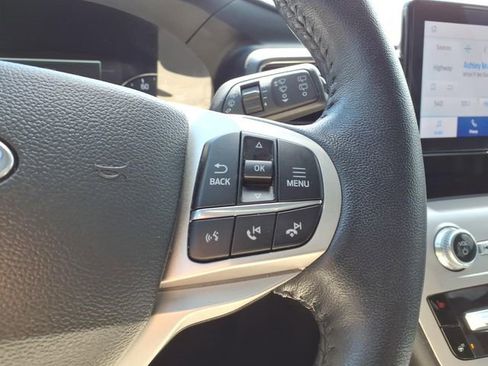 Used 2023 Ford Explorer XLT w/ Equipment Group 202A AWD/4WD image 17