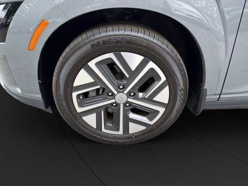 Used 2023 Hyundai Kona SE FWD image 21