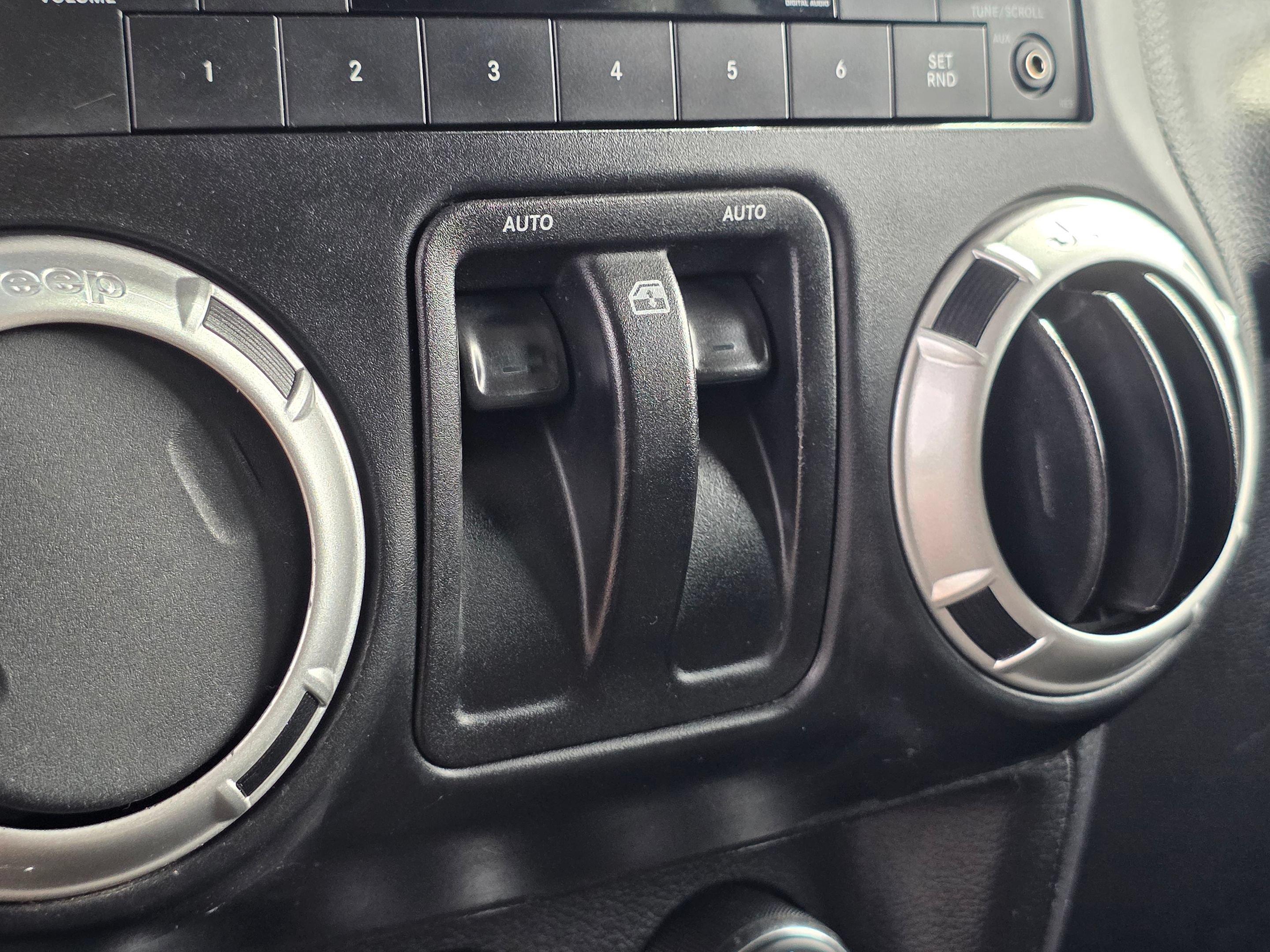 Used 2014 Jeep Wrangler Sport AWD/4WD image 28