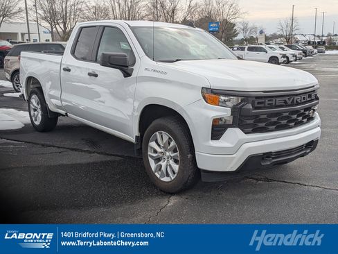 Used 2023 Chevrolet Silverado 1500 Custom image 1