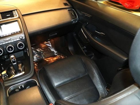 Used 2020 Jaguar E-PACE SE image 18