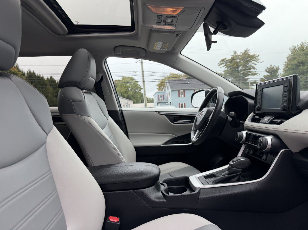 Used 2019 Toyota RAV4 XLE Premium w/ Cold Weather Package AWD/4WD image 23