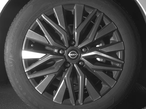 Used 2025 Nissan Altima 2.5 SV FWD image 13