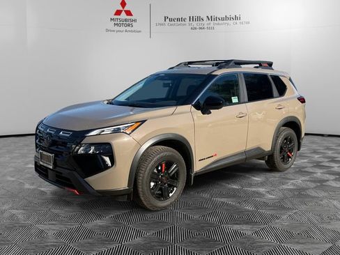 Used 2025 Nissan Rogue SV image 1