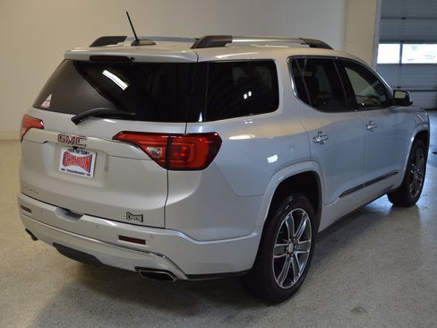 Used 2019 GMC Acadia Denali w/ Technology Package FWD image 3
