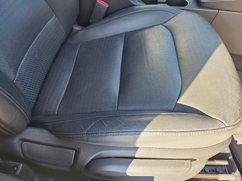 Used 2017 Hyundai Elantra Limited w/ Limited Tech Package 04 image 32