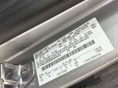 Used 2021 Ford Escape Titanium image 11