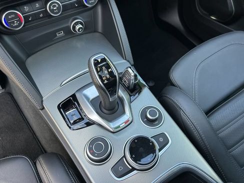 Used 2023 Alfa Romeo Stelvio Veloce AWD/4WD image 22