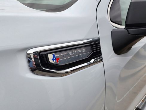 New 2026 GMC Sierra 1500 SLT image 11