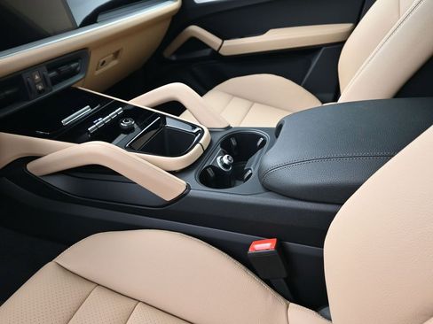 New 2026 Porsche Cayenne image 21