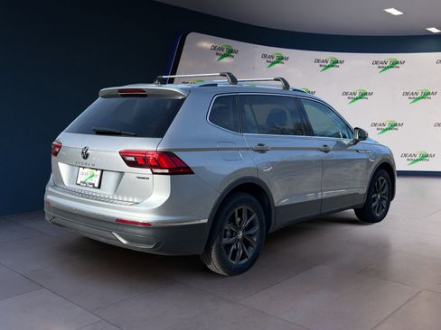 Used 2023 Volkswagen Tiguan SE w/ Panoramic Sunroof Package image 8
