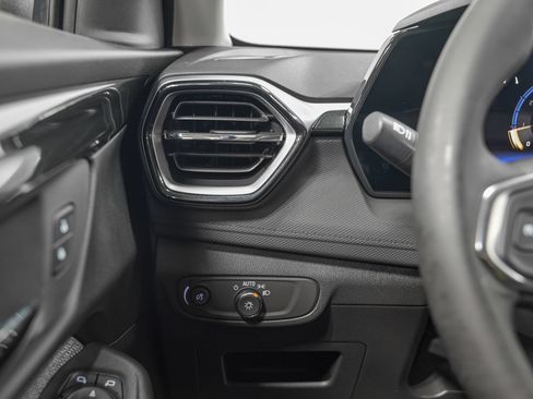 Used 2024 Chevrolet TrailBlazer LT w/ LT Cold Weather Package FWD image 19