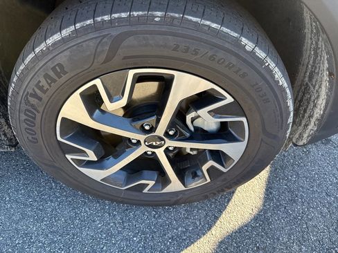 Used 2025 Kia Sportage EX image 4