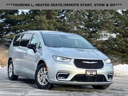 Used 2024 Chrysler Pacifica Touring-L