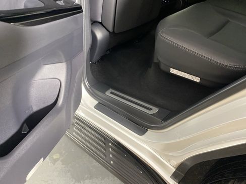 Certified 2024 Lexus LX 600 4WD w/ Luxury Package image 29