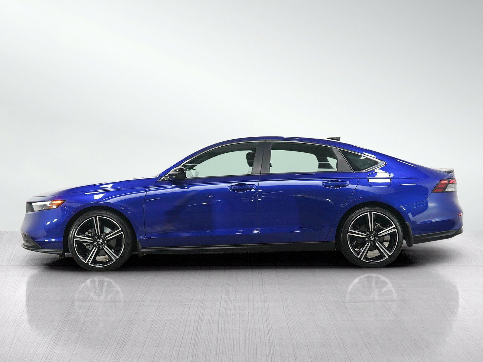 Used 2023 Honda Accord Sport image 2