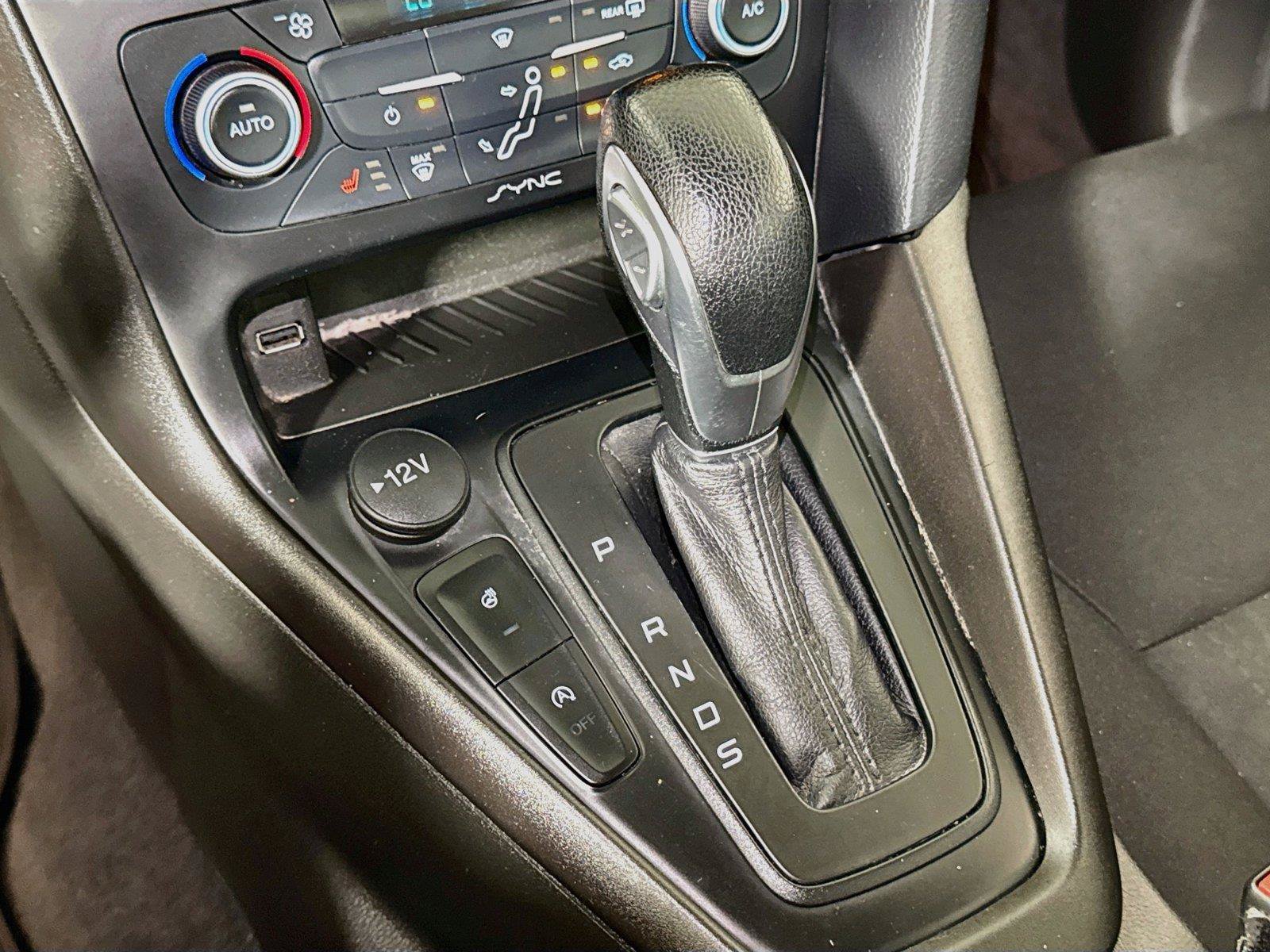 Used 2018 Ford Focus SE w/ SE Appearance Package FWD image 14