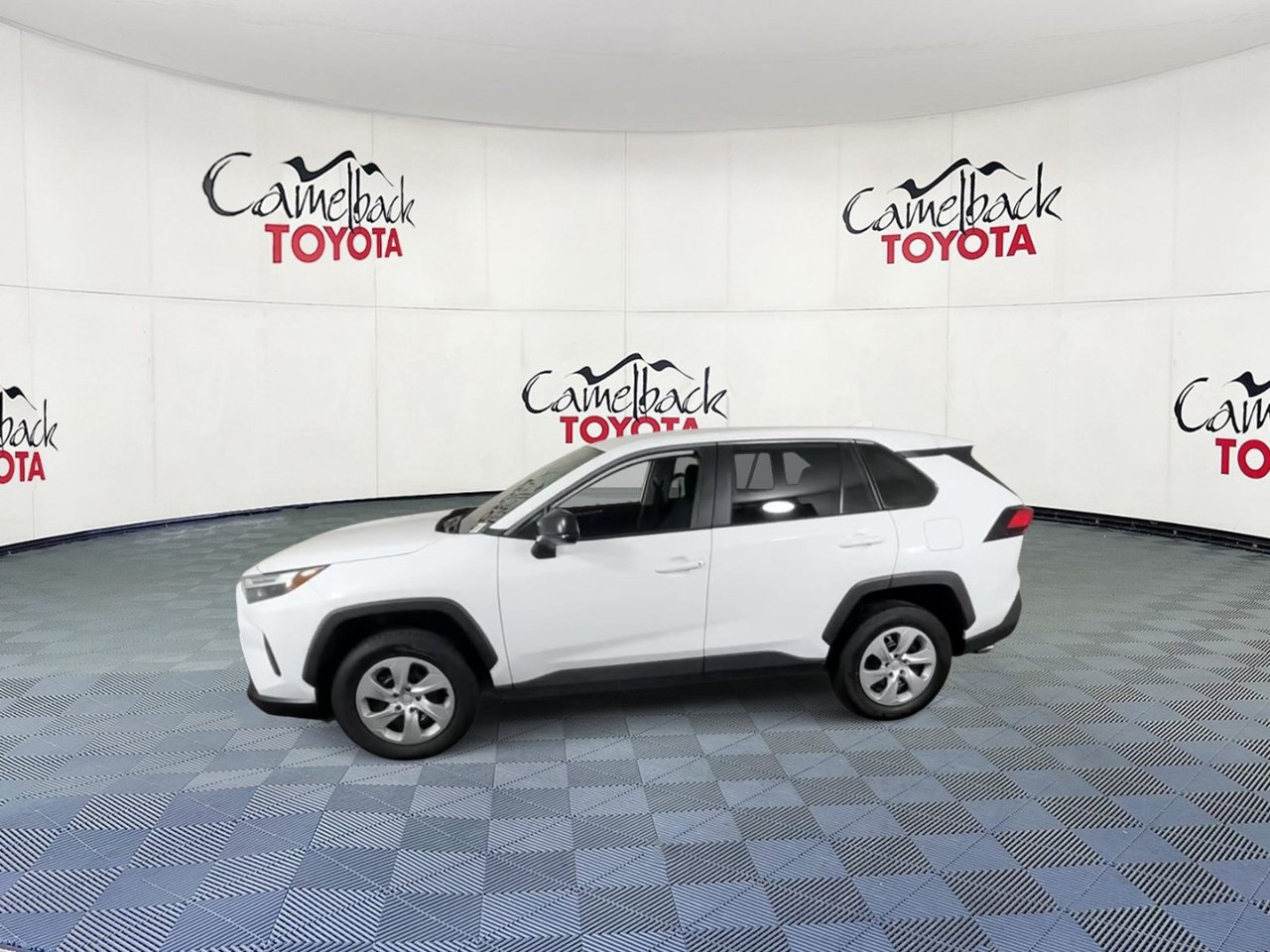 Used 2025 Toyota RAV4 LE AWD/4WD image 7