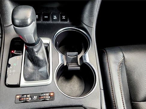 Used 2019 Toyota Highlander Limited w/ Carpet Mat Package (TMS) image 29