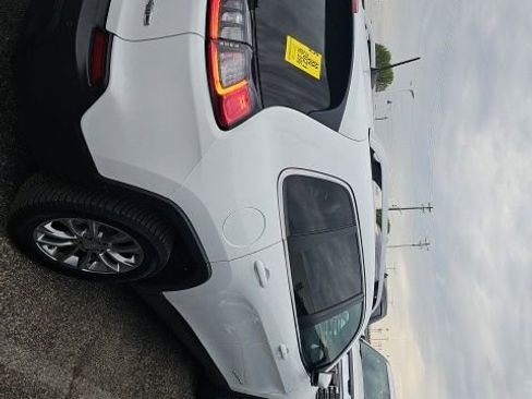 Used 2021 Jeep Cherokee Latitude Plus w/ Mopar Interior Package image 5