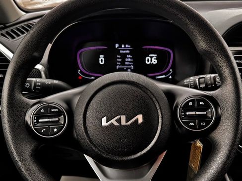 Used 2023 Kia Soul LX w/ LX Technology Package image 11