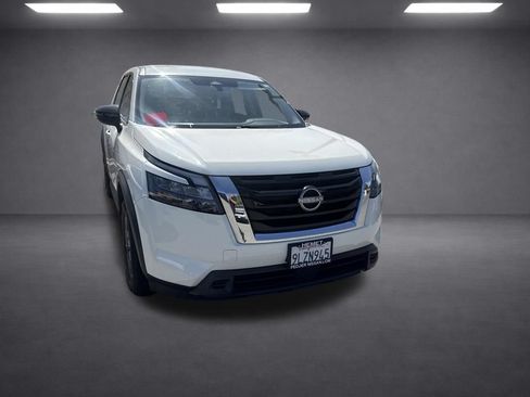 Used 2024 Nissan Pathfinder S FWD image 9