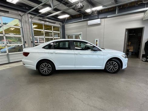 Used 2019 Volkswagen Jetta SE FWD image 6