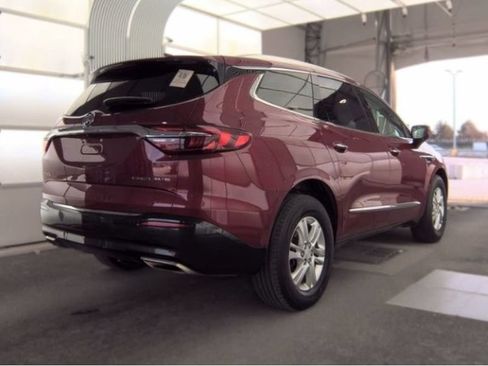 Used 2018 Buick Enclave Essence FWD image 2