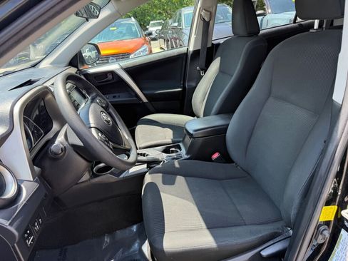 Used 2014 Toyota RAV4 LE AWD/4WD image 10