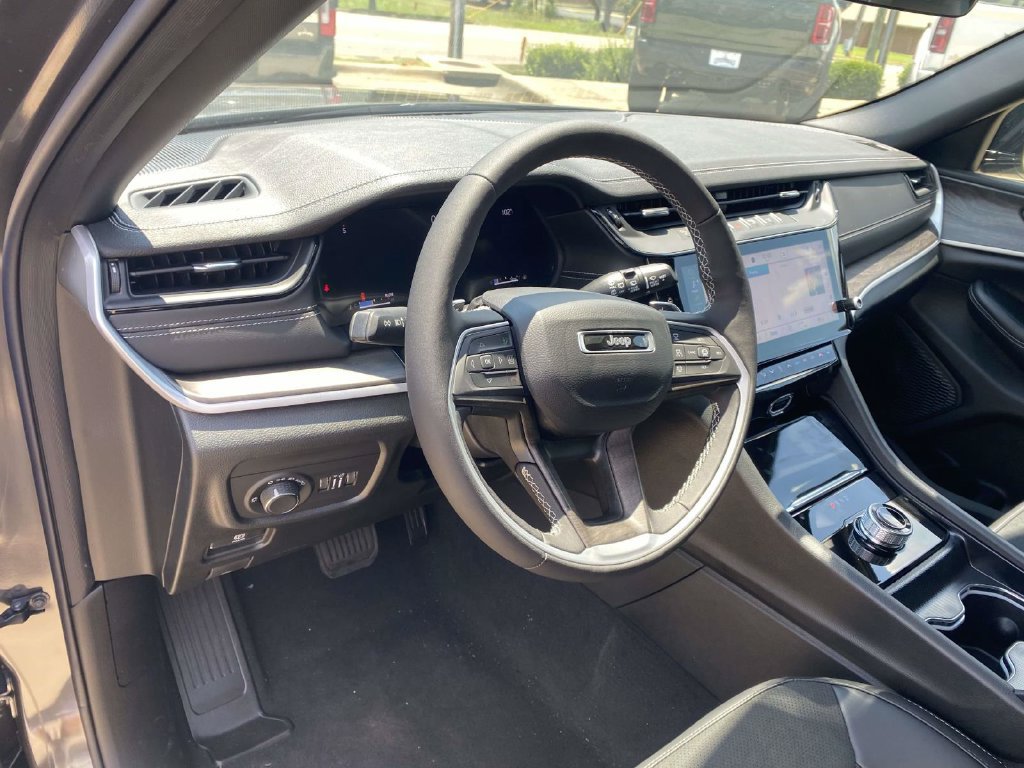New 2026 Jeep Grand Cherokee Altitude RWD image 17