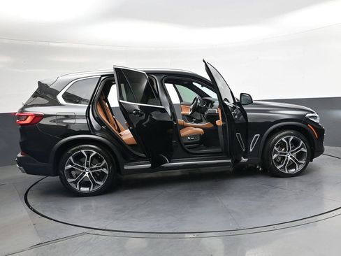 Used 2022 BMW X5 xDrive40i w/ Premium Package AWD/4WD image 33