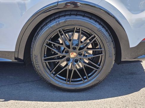 Certified 2026 Porsche Cayenne GTS AWD/4WD image 12
