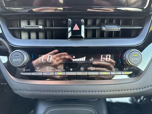 Used 2025 Toyota Corolla Premium image 17