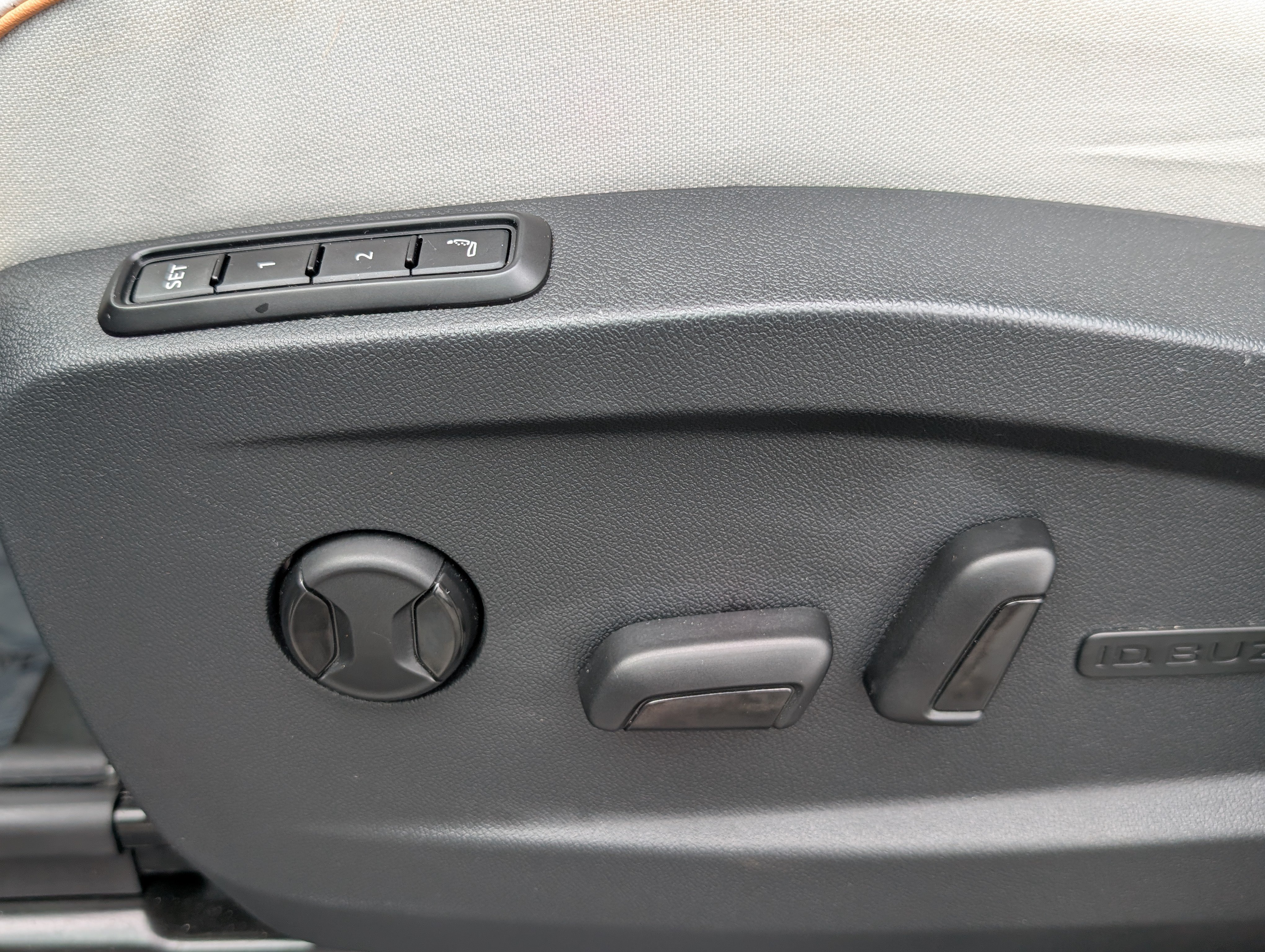 Used 2025 Volkswagen ID. Buzz 1st Edition AWD/4WD image 24